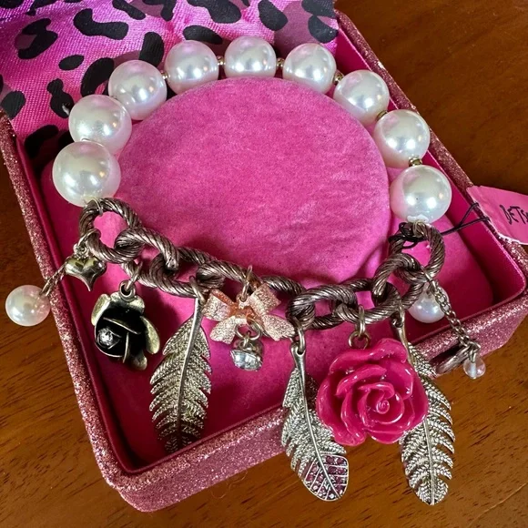 SOLD🩷[ Betsey Johnson ] Pearl & Chain Charm Bracelet - Picture 5 of 11